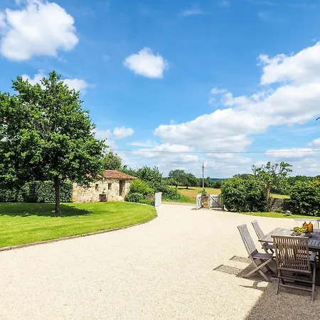 בית נופש Saint-laurent Pool Retreat