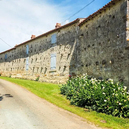 Saint-laurent Pool Retreat