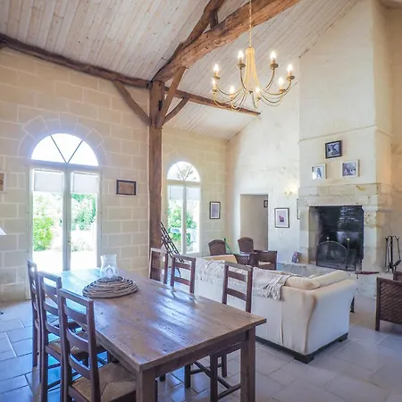 בית נופש Saint-laurent Pool Retreat