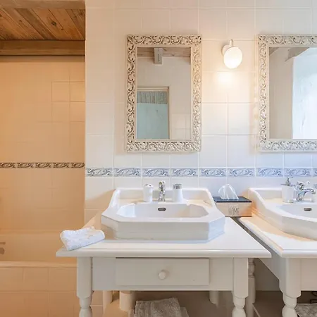 Ferienhaus Holiday Home Saint-Laurent Pool Retreat *