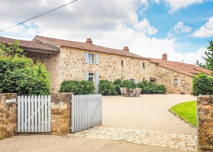 Saint-laurent Pool Retreat 펜션 La Chapelle-Themer