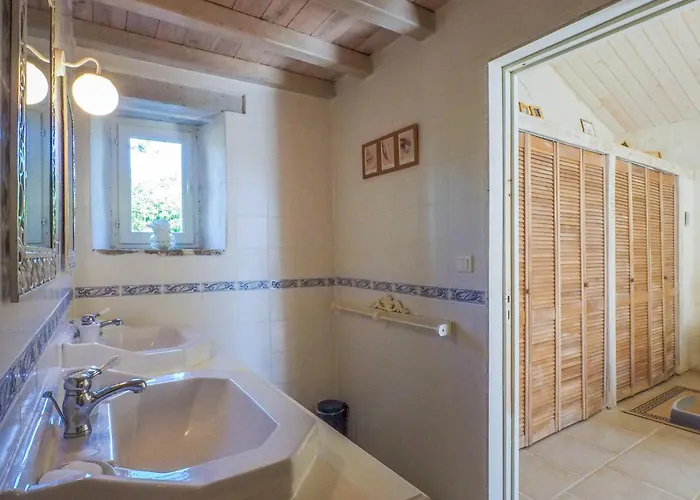 Saint-laurent Pool Retreat